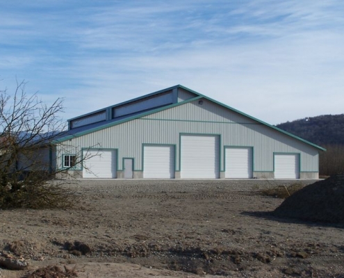 Bewelcome Calf Barn DeRoche BC - front view